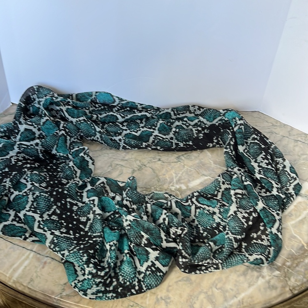 Calvin Klein Scarf - image 4